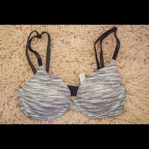 PINK VS lightly lined tshirt bra SIZE 32A